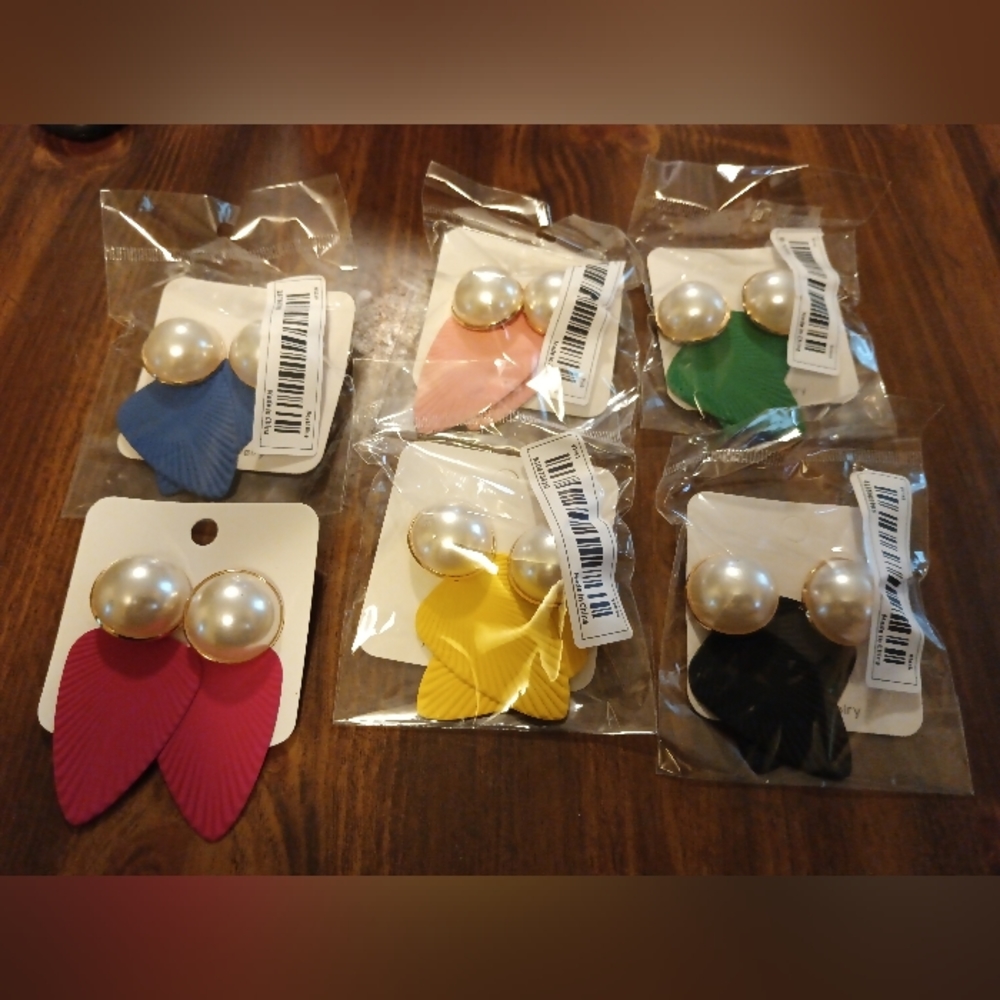 Fashionable earrings